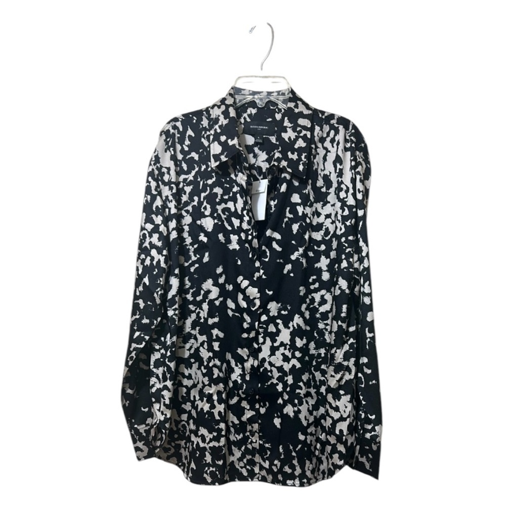 Banana Republic Black and White Button Down Shirt